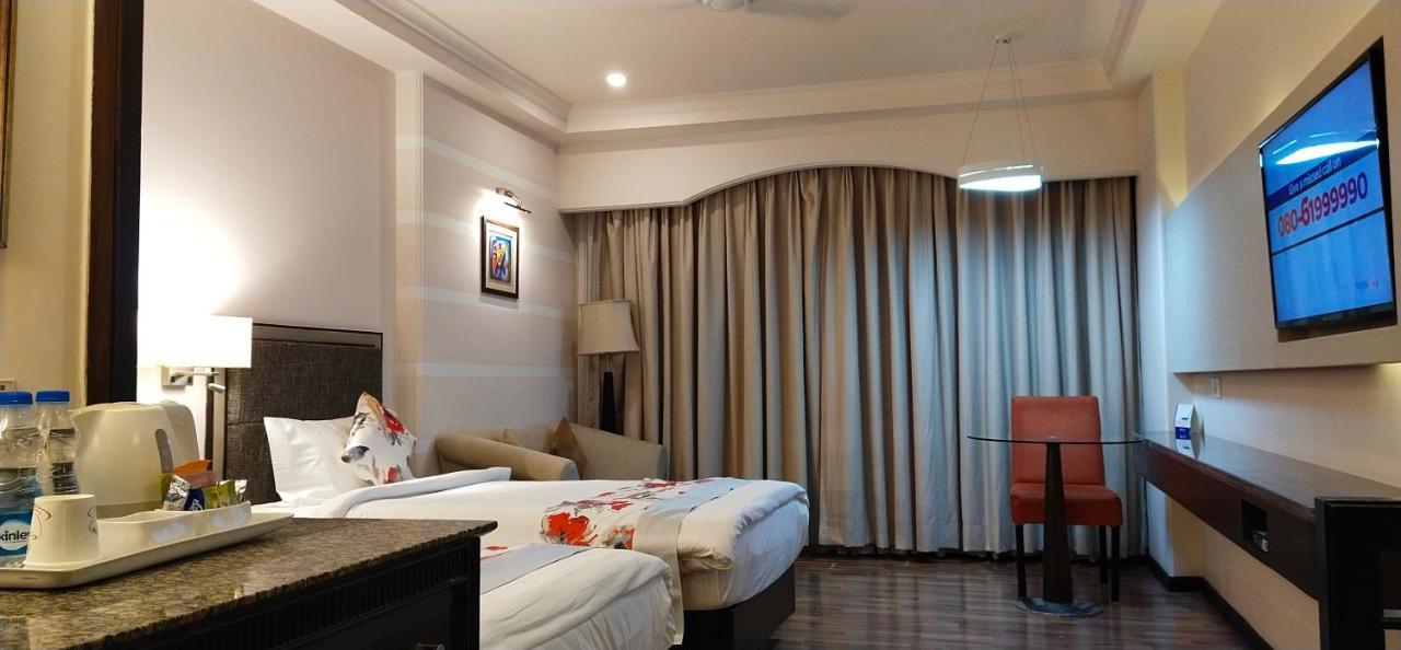 Inn Riviera Jammu Bagian luar foto