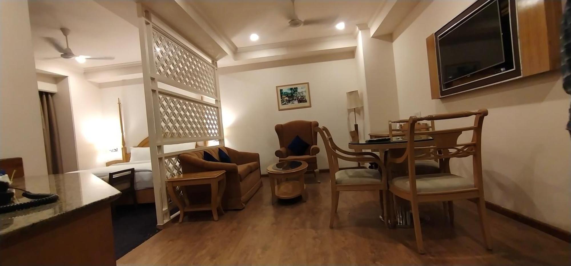 Inn Riviera Jammu Bagian luar foto